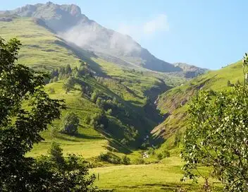 Sale temps pour la planète - Saison 20 - Pyrénées, alerte venue des sommets – affiche