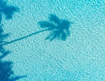 Reportages découverte - Les secrets des clubs de vacances – affiche
