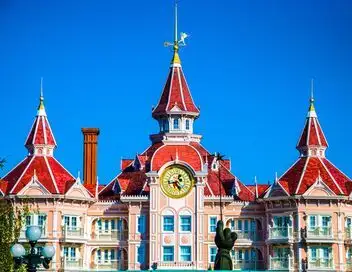 Disneyland : les secrets du parc – affiche