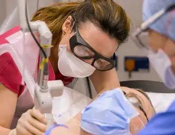 SOS Dermato - Saison 6 - Ça sent le pourri – affiche