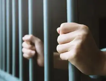 Enquête exclusive - Trafics, violences : nos prisons vont-elles craquer ? – affiche